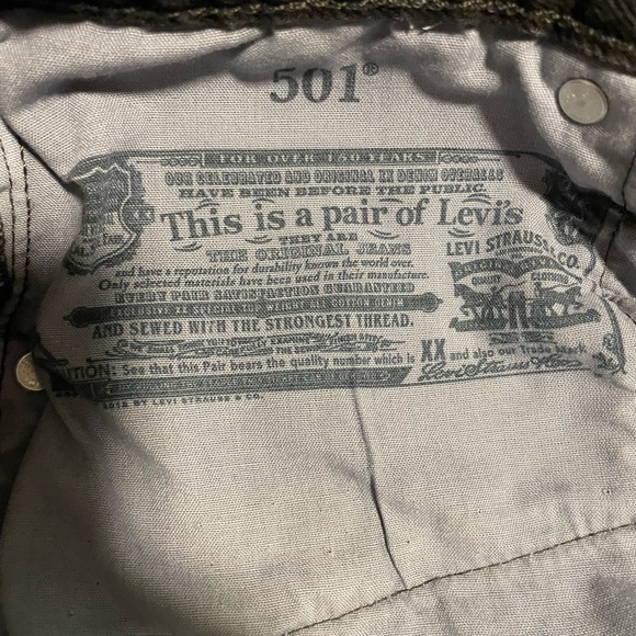 Levi’s Black Shorts - Picture 4 of 5